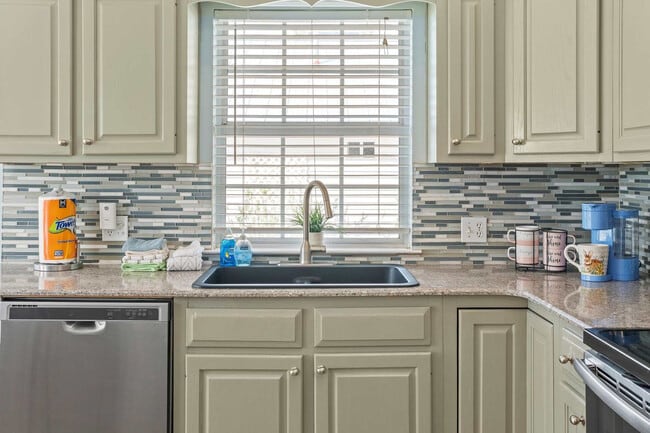 Building Photo - 4431 Luke Ave