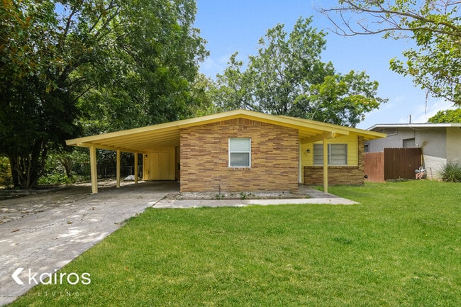 Building Photo - 2106 Skylark Dr