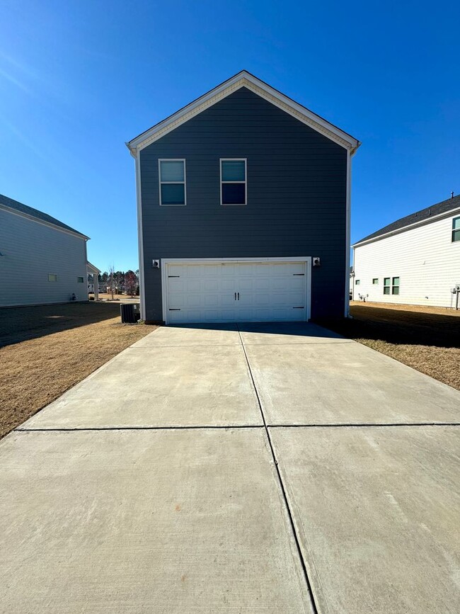 Building Photo - Cozy, 3BR/2.5BA Home in Amberley