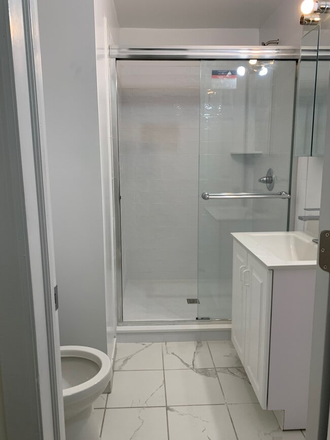 Bathroom - 1Bd 1Ba - Grover Cleveland Apts.