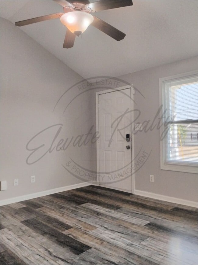 Building Photo - ON SPECIAL! Charming 3 Bedroom Ranch in Cl...