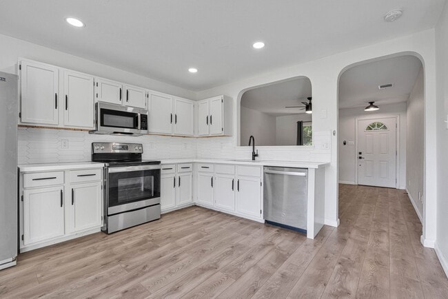 Building Photo - Charming 3 Bed 2.5 Bath Home in Wildhorse ...