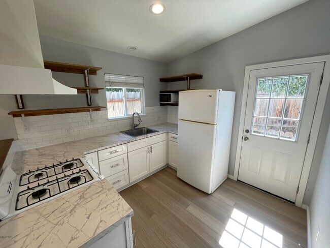 Building Photo - 6358 Raylene Ct