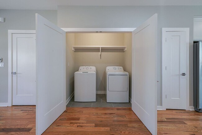 Building Photo - East Nashville Townhome