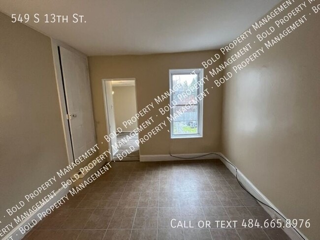 Building Photo - 549 S 13th St