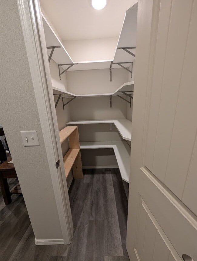 Building Photo - Lovely Furnished Apartment in the Clarkston Heights