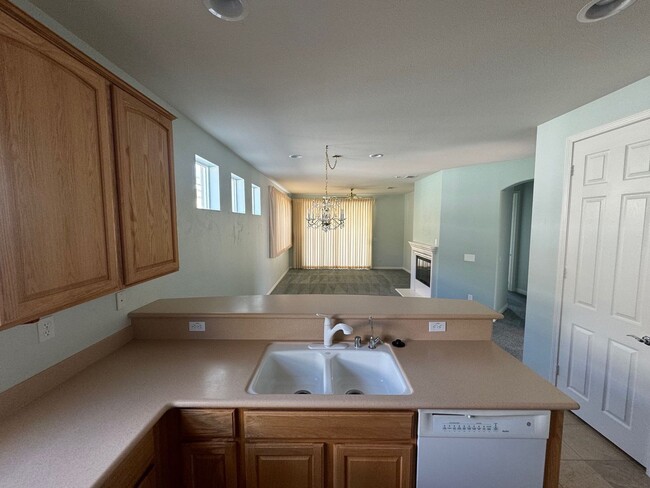 Building Photo - spacious 2 bedroom 2 bath home with office...