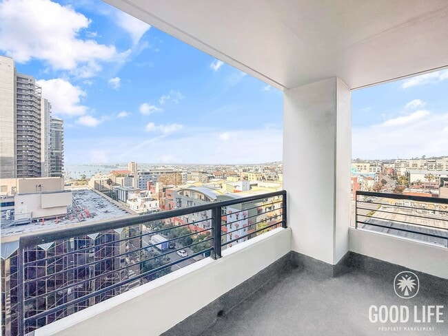 Building Photo - Spacious 2B/2BA Acqua Vista Condo w/ A/C & Washer/Dryer!