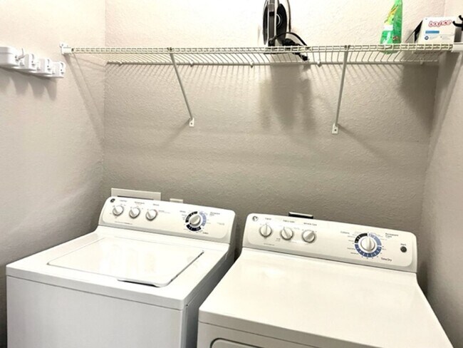 Building Photo - 2026  WINTER RENTAL !! FURNISHED 2/2/ RIVE...