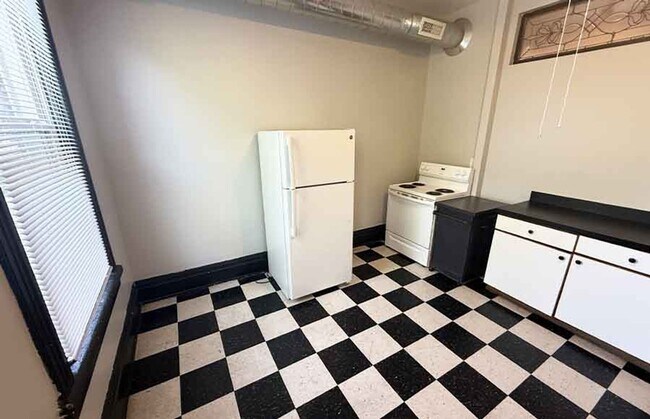 Building Photo - 2215 Ohio Ave