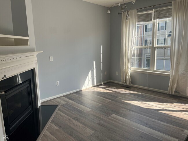 Building Photo - 9014 Mercer Dr