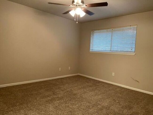 Building Photo - Two bedroom duplex for rent in Irving !
