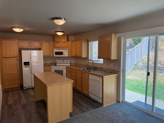 Building Photo - 3bd/2.25ba Maple Valley Home