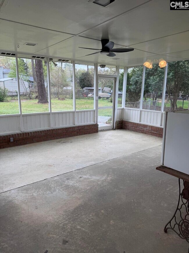 Building Photo - 511 Shady Ln