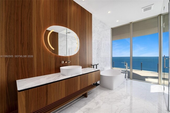 Building Photo - 5 Grove Isle Dr