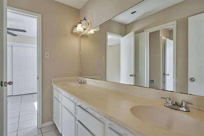 Building Photo - 3503 Dawnwood Dr