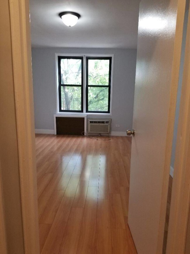 Building Photo - 140-17 84th Dr