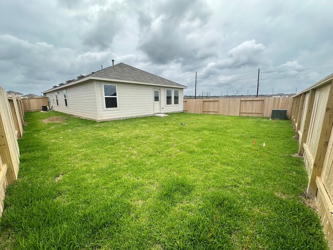 Building Photo - Brand New 3 Bed 2 Bath