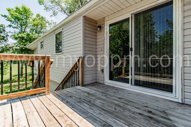Building Photo - Beautiful 3 Bedroom / 2.5 Bath | 120th and...