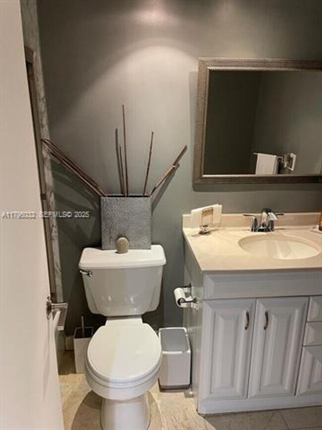 Building Photo - 600 Grapetree Dr