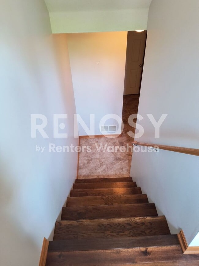 Building Photo - 4BD/2BA in Hopkins Available Now