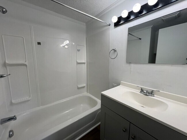 Building Photo - Loris - 3 Bedroom / 2 Bathroom House