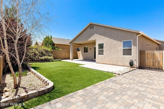 Building Photo - 5827 Gerard Dr