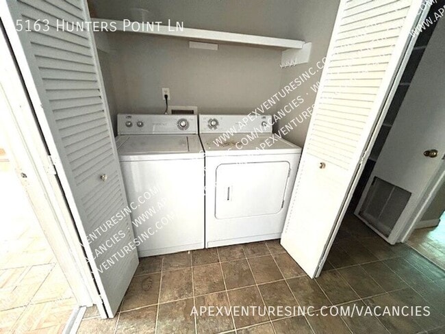 Building Photo - 5163 Hunters Point Ln