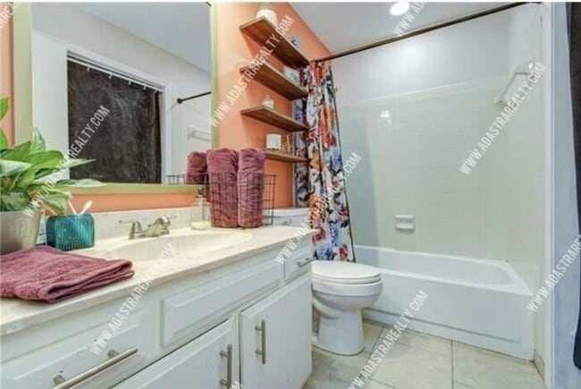 Building Photo - Gorgeous Blue Springs Home-Available in SEPTEMBER!!
