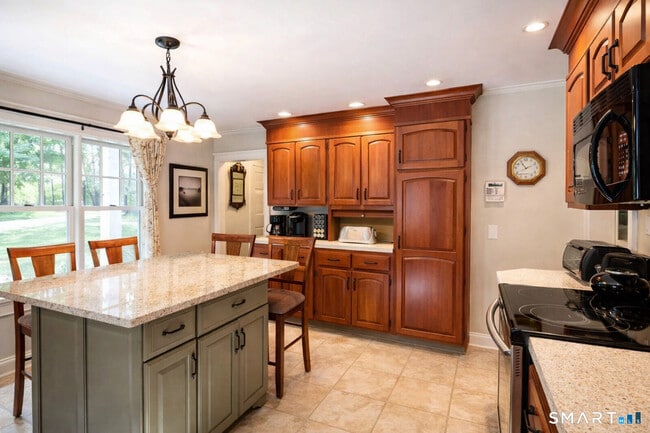 Building Photo - 123 Interlaken Rd