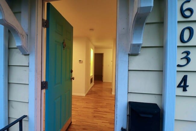 Building Photo - Ravenna Charmer!!’