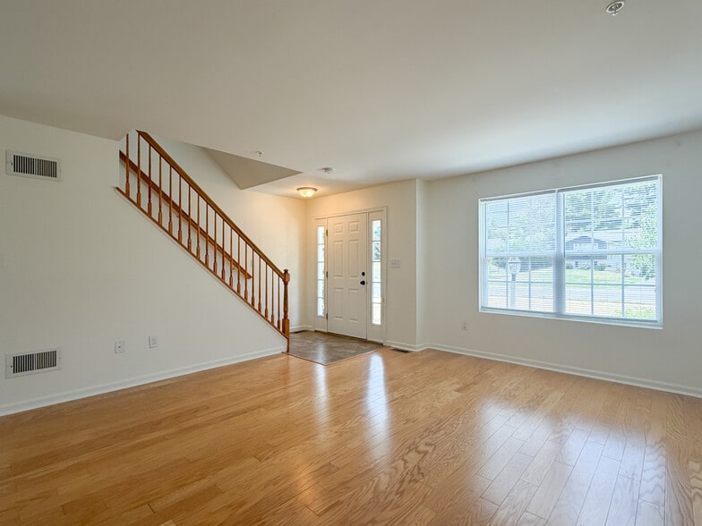 Building Photo - 900 Cadwell Ln
