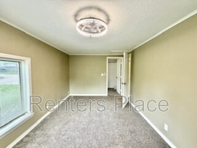 Building Photo - 5501 S Newport Ave
