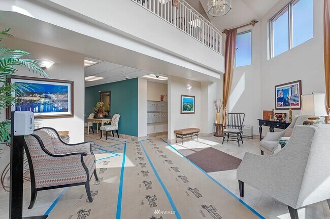 Building Photo - Stunning 11th-Floor Condo with Breathtaking Views | Secure Building & Central AC