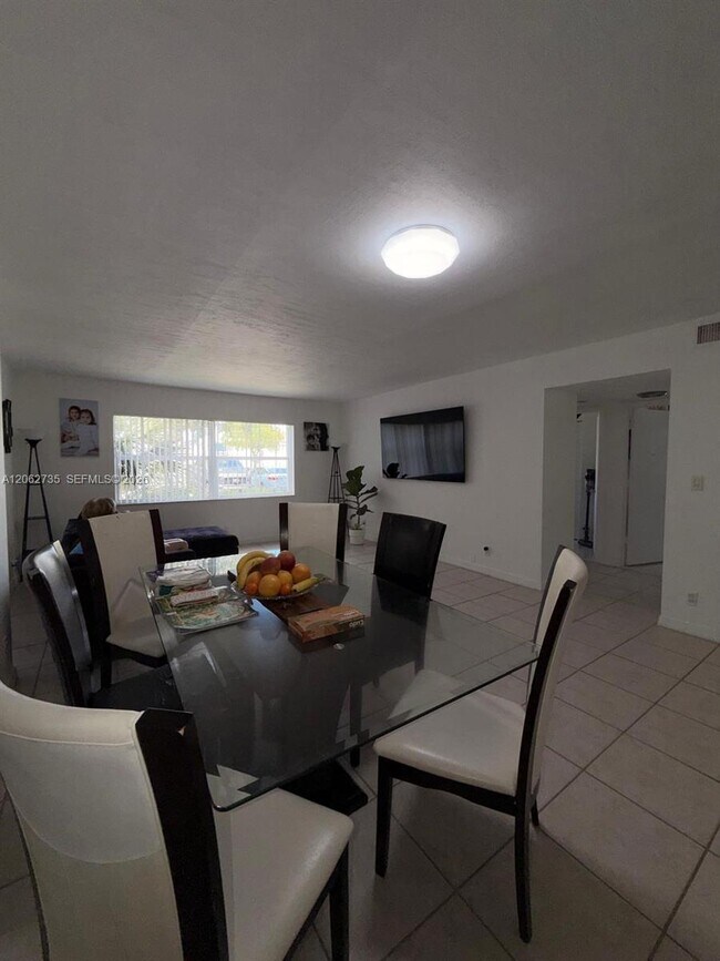 Building Photo - 12193 Royal Palm Blvd