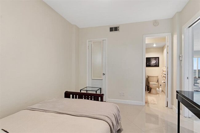 Building Photo - 710 N Ocean Blvd