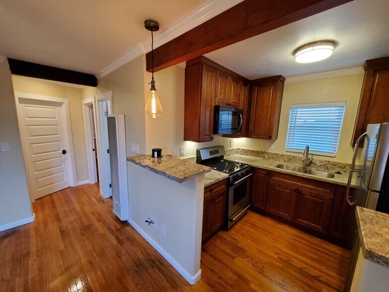 Building Photo - 3549 Highland Ave