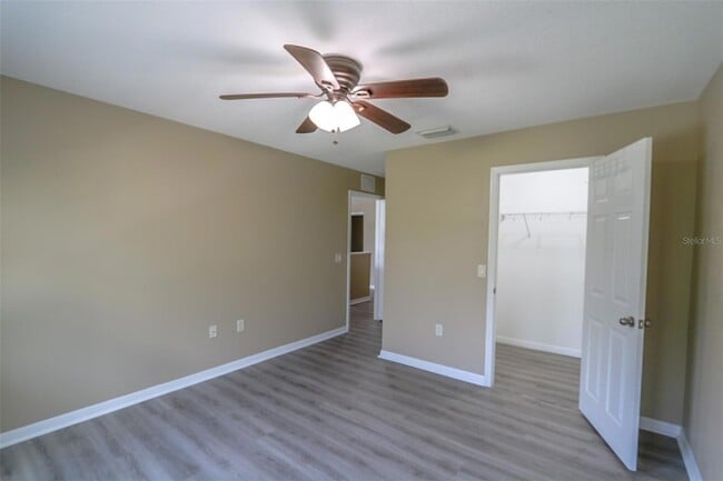 Building Photo - 1208 Oakcrest Dr