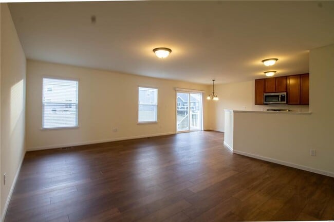 Building Photo - 3 bedroom, 2.5 bath, 2 car garage, 2 story...