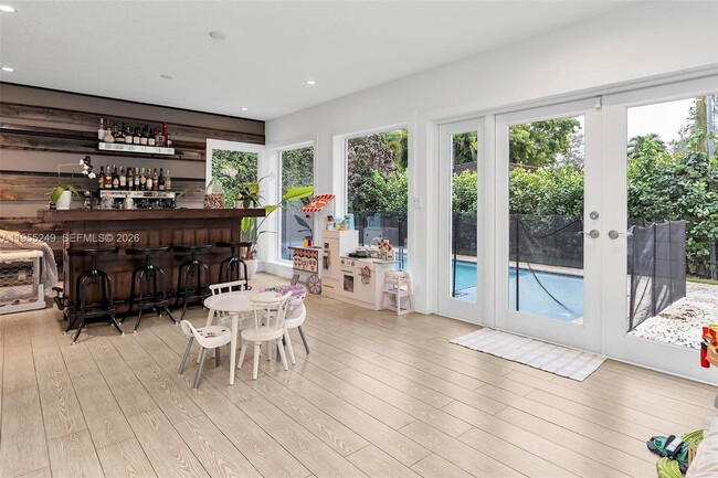 Building Photo - 1444 Mendavia Ave