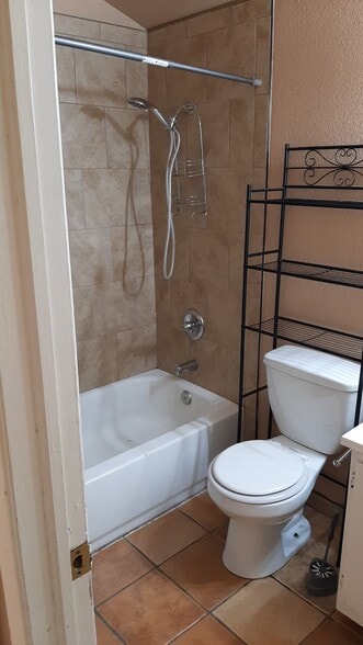 Building Photo - 684 White Cliffs Dr