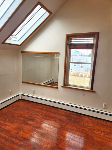 Building Photo - 2 Seminole St