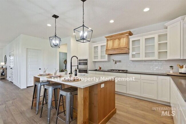 Building Photo - 3280 S Ruffian Ln