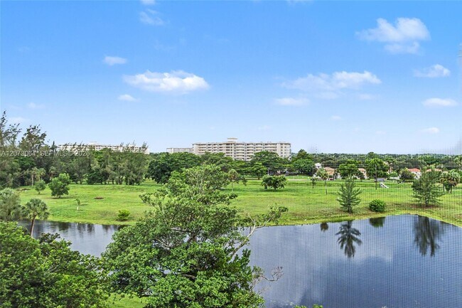 Building Photo - 3090 N Course Dr