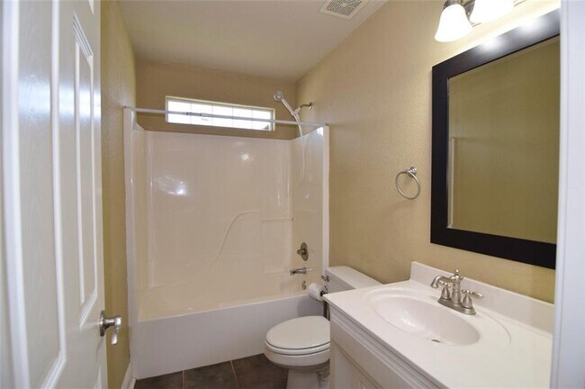 Building Photo - 6113 W Pleasant Dr