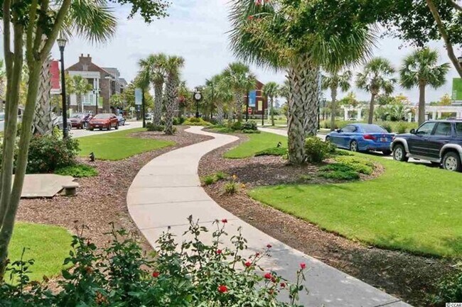 Building Photo - LUXURIOUS HIGH-END 2-story townhome in Market Common - walk to everything!