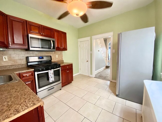 Building Photo - 2709 E Ontario St