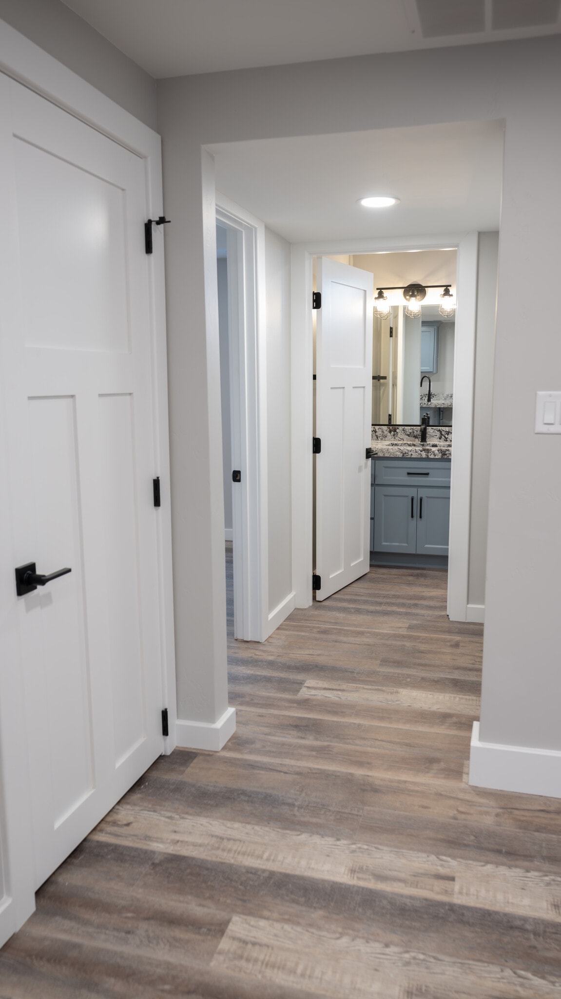 Building Photo - 3250 Midway Ave