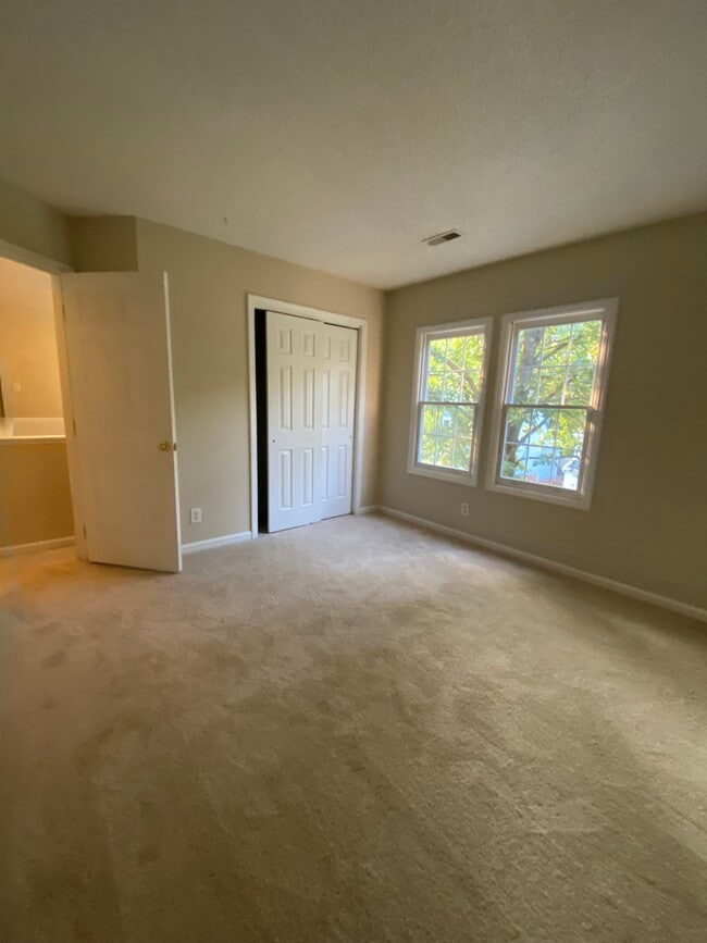 Building Photo - 201 Mint Hill Dr