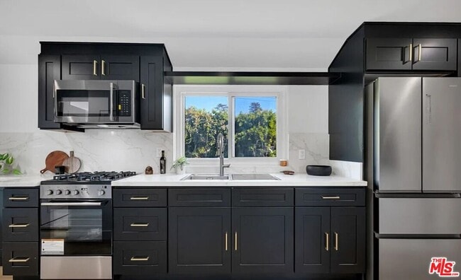 Building Photo - 418 N Bowling Green Way